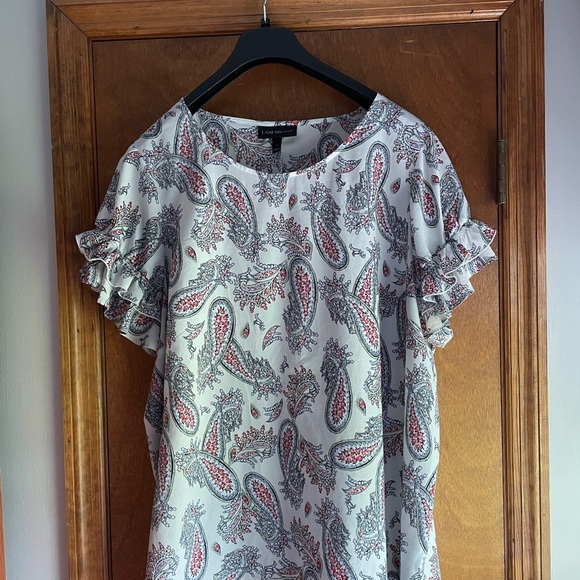 Lane Bryant Tops - Lane Bryant Ruffled Gray and White Short Sleeve Blouse